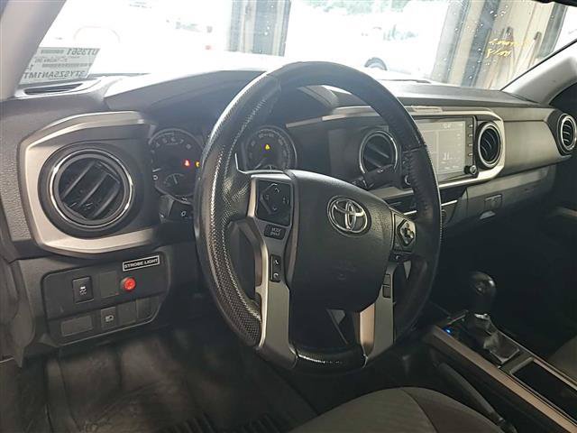 Used 2021 Toyota Tacoma SR5 AWD/4WD image 11