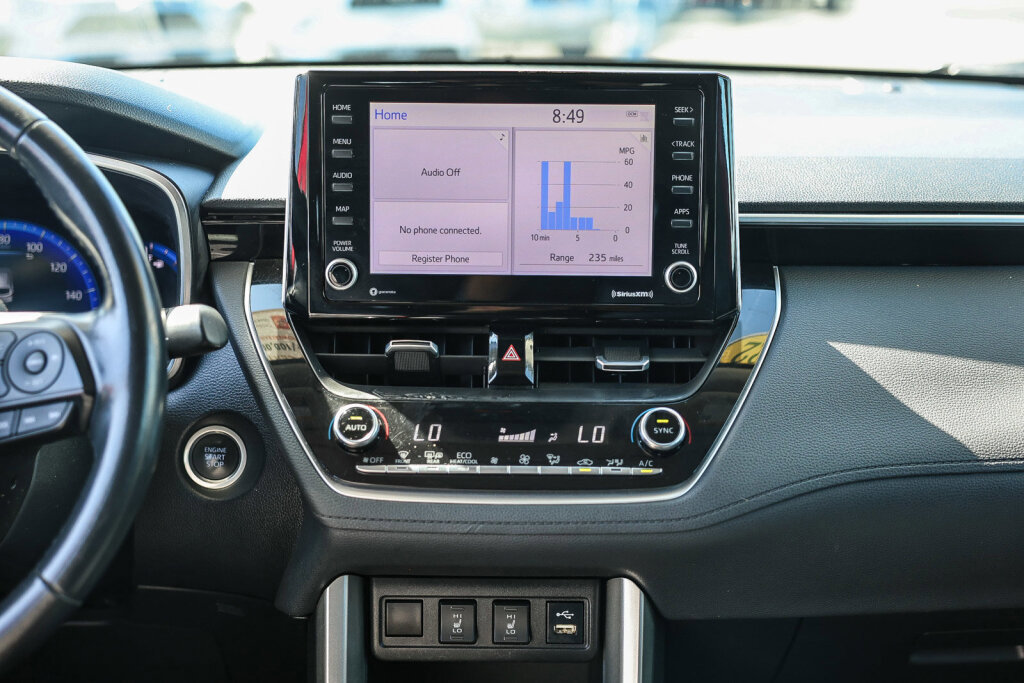 Certified 2022 Toyota Corolla Cross XLE w/ Convenience Package FWD image 3