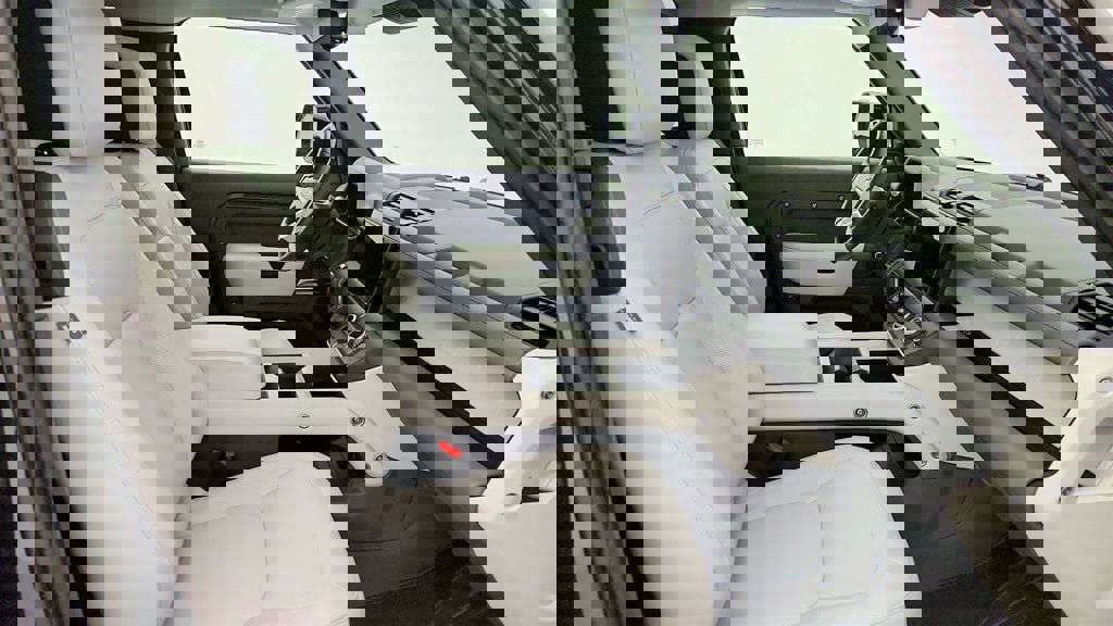 Used 2025 Land Rover Defender 90 S image 23