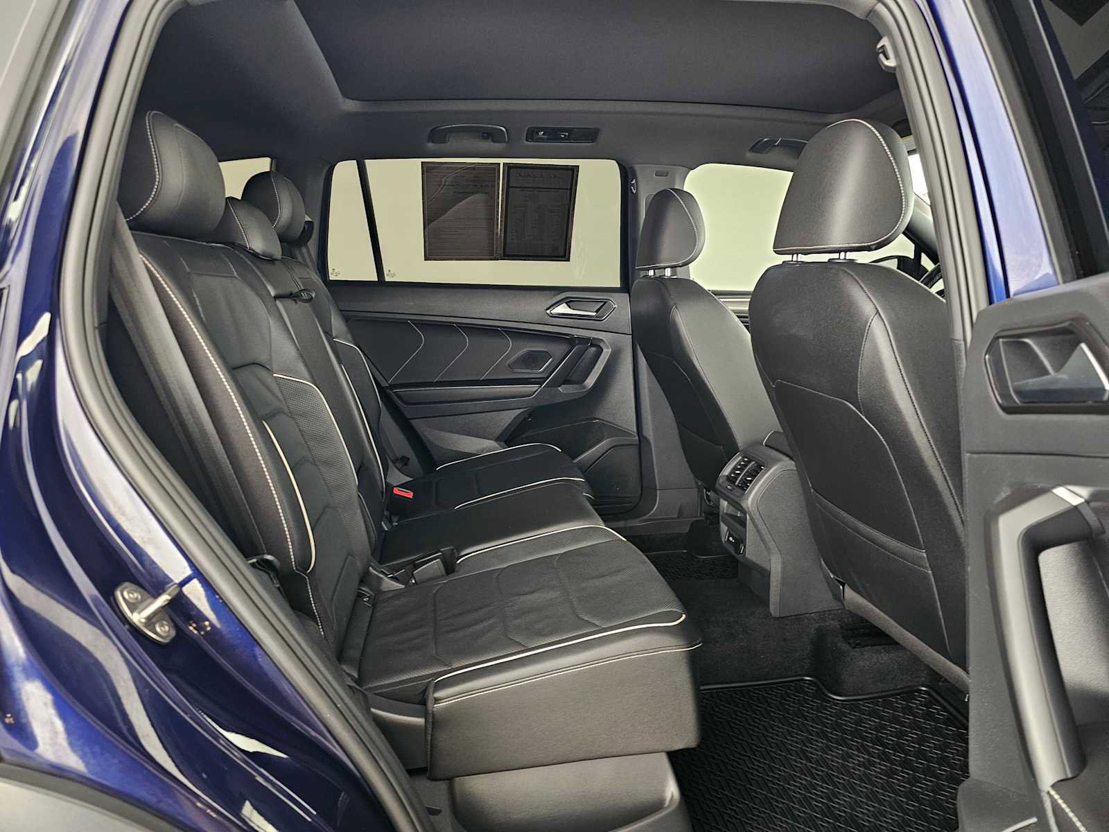 Used 2023 Volkswagen Tiguan SEL R-Line image 12