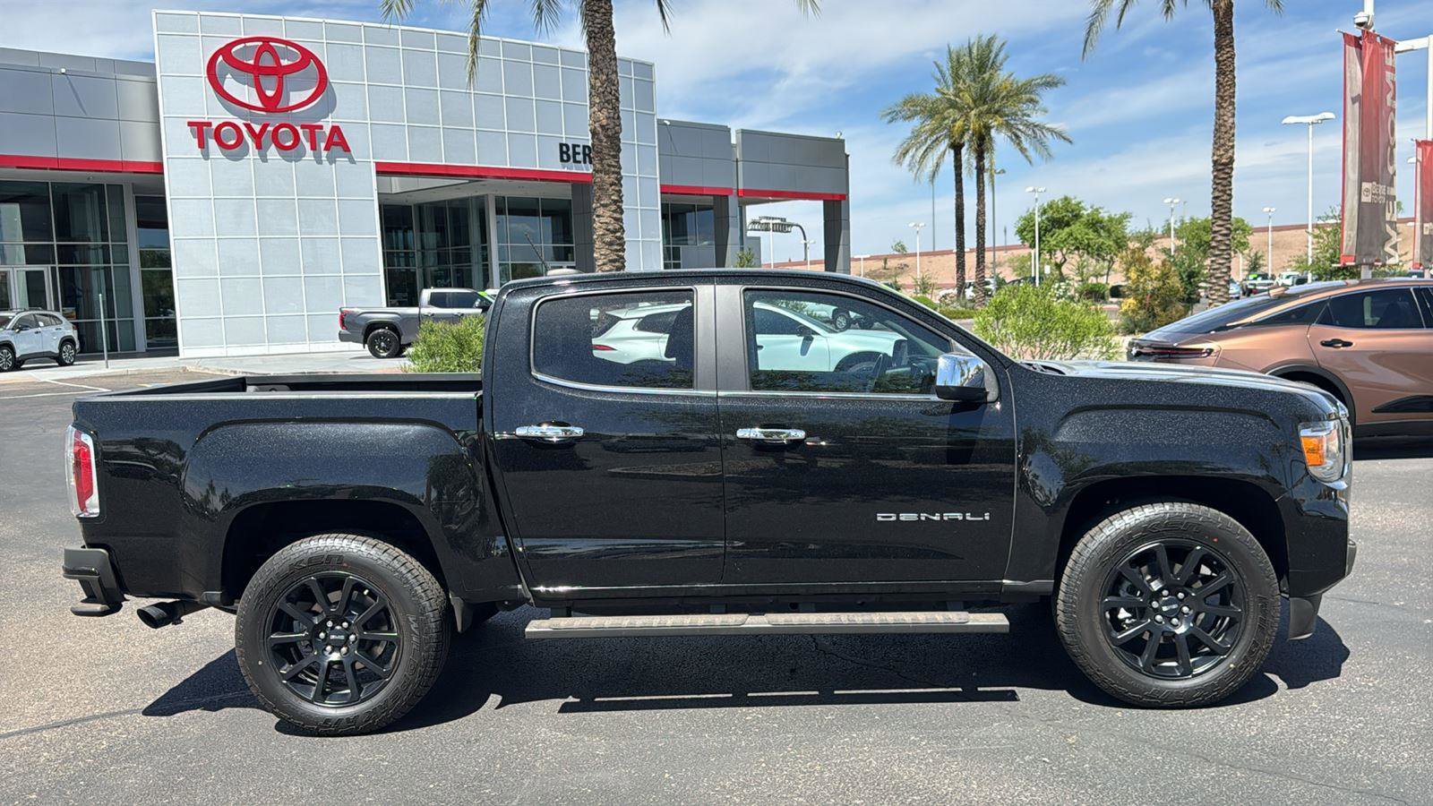 Used 2022 GMC Canyon Denali w/ Denali Black Edition Package image 8