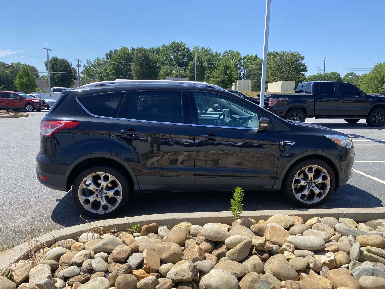 Used 2014 Ford Escape Titanium w/ Equipment Group 401A FWD image 8