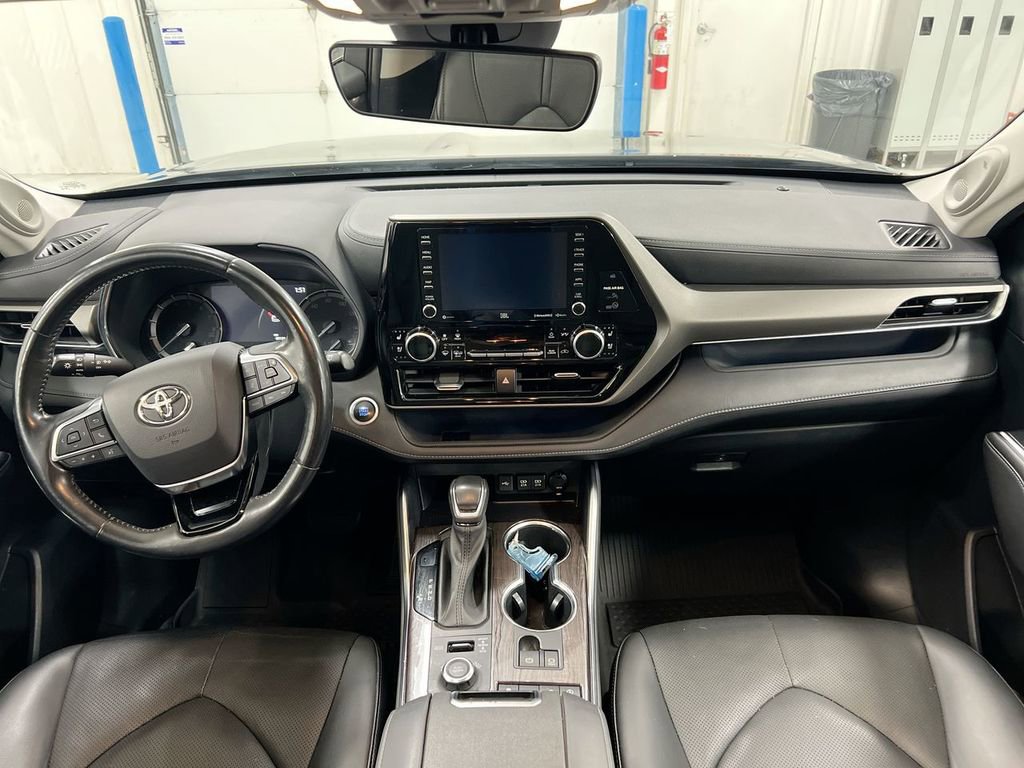 Used 2021 Toyota Highlander Limited image 10