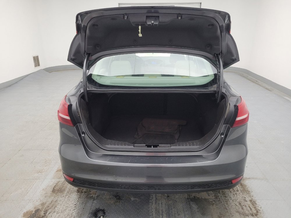 Used 2016 Ford Focus SE w/ SE Cold Weather Package image 29