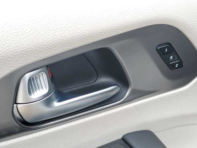 Used 2023 Chrysler Pacifica Touring-L FWD image 20