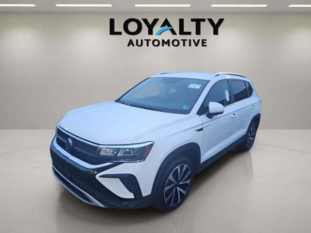 Used 2024 Volkswagen Taos SE image 1