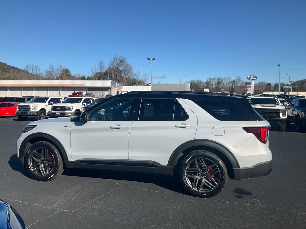 New 2026 Ford Explorer ST-Line w/ ST-Line Street Pack image 8