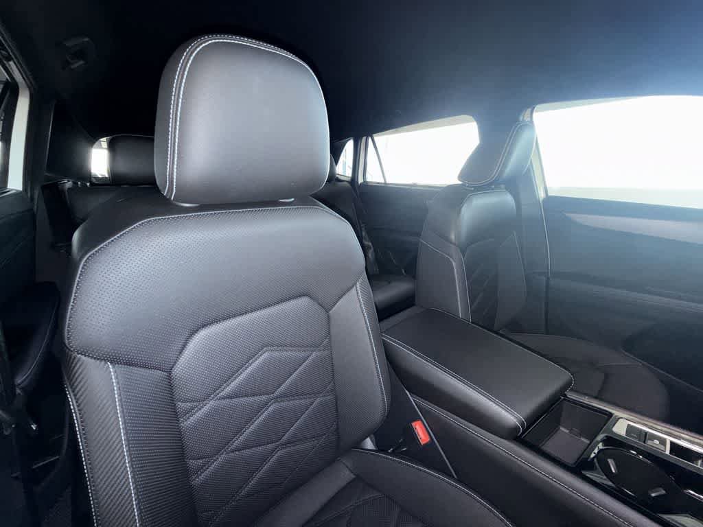 Used 2025 Volkswagen Atlas Cross Sport SE FWD image 27