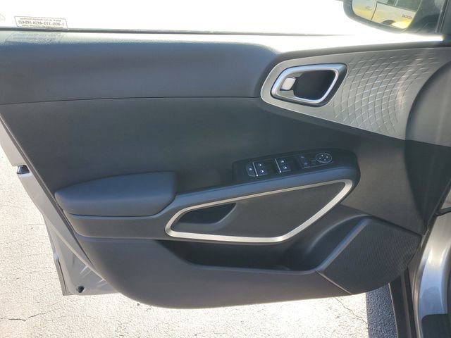 Used 2025 Kia Soul LX FWD image 12