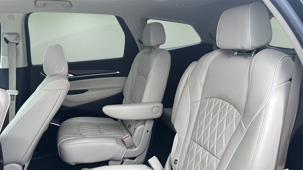 Used 2023 Buick Enclave Avenir image 10
