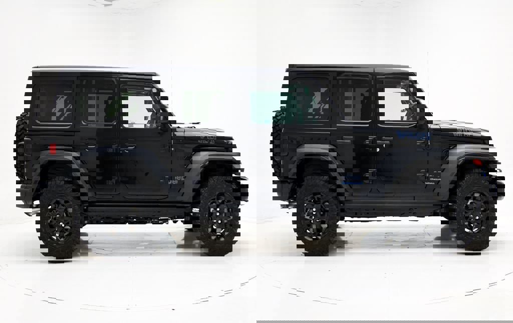 Used 2023 Jeep Wrangler Unlimited w/ Cold Weather Group image 2