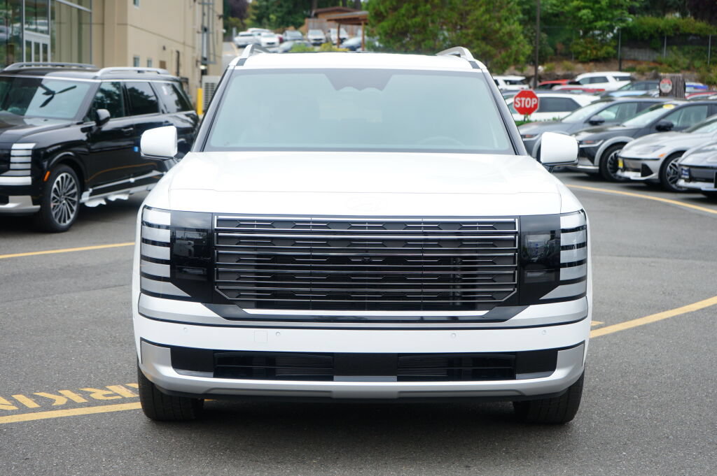 Used 2026 Hyundai Palisade Calligraphy image 2