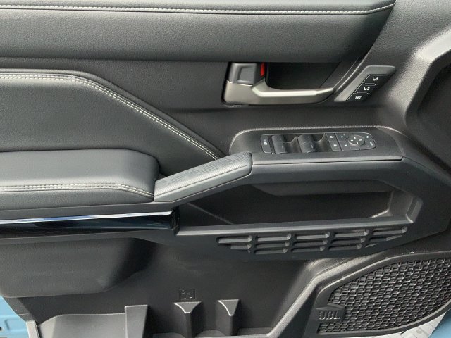Used 2025 Toyota 4Runner Limited AWD/4WD image 9