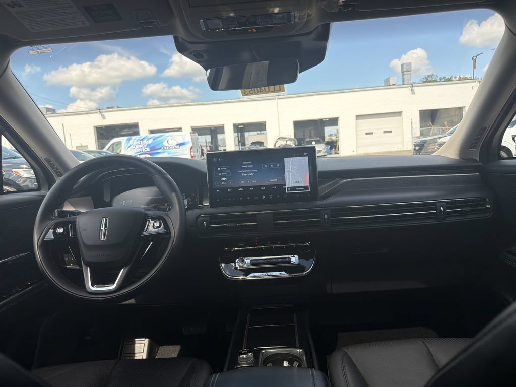 Certified 2025 Lincoln Corsair Reserve w/ Jet Appearance Package AWD/4WD image 19
