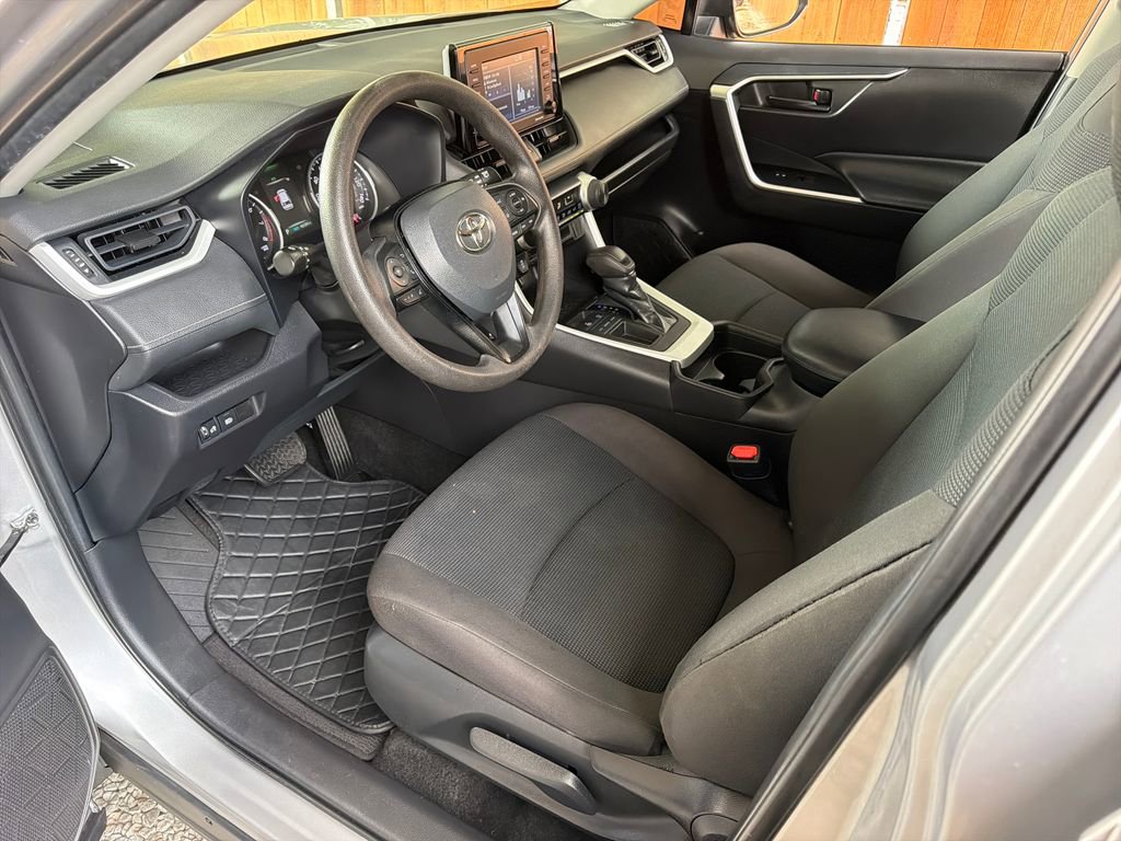Used 2021 Toyota RAV4 LE image 2