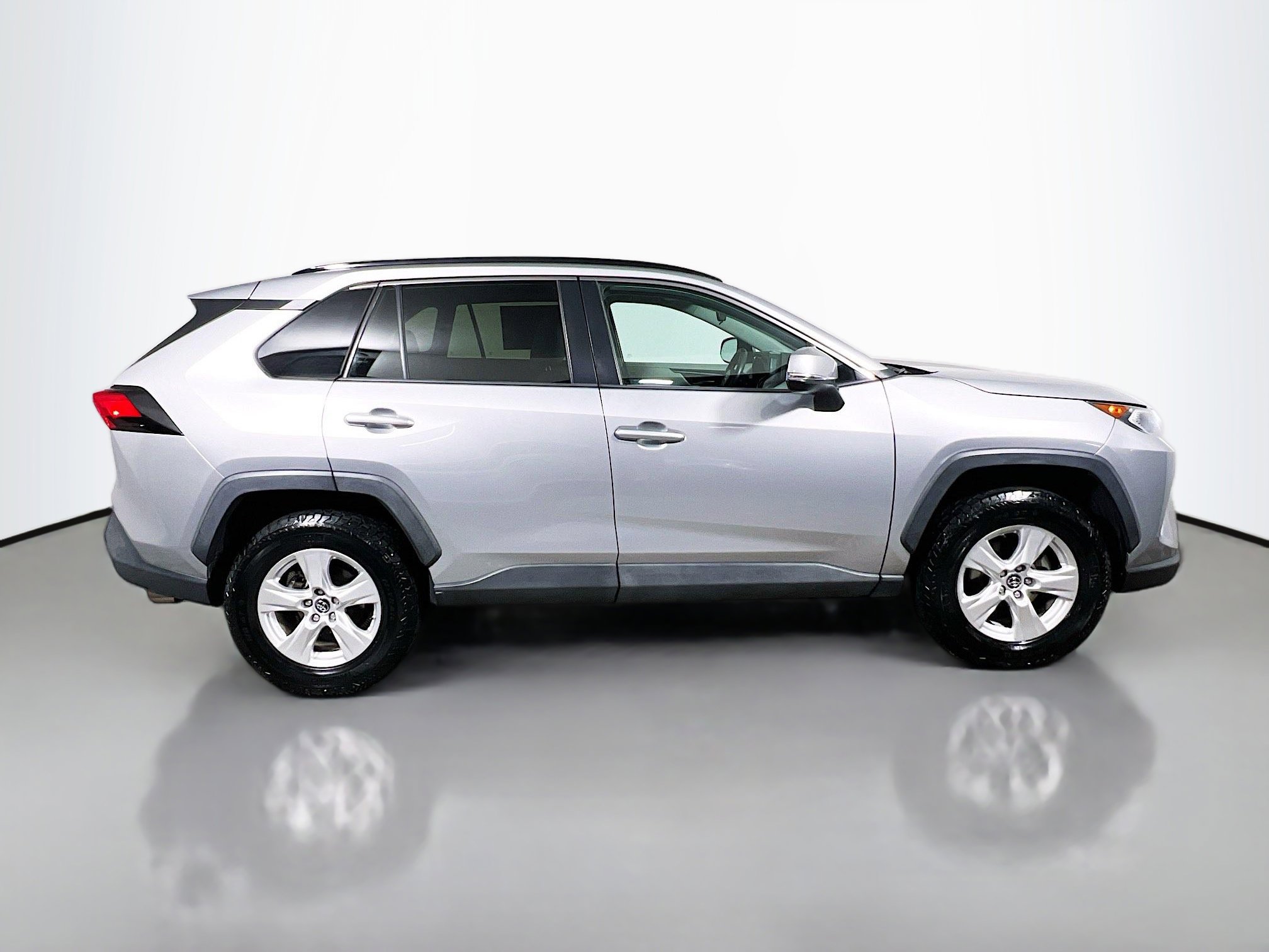 Used 2019 Toyota RAV4 XLE image 3