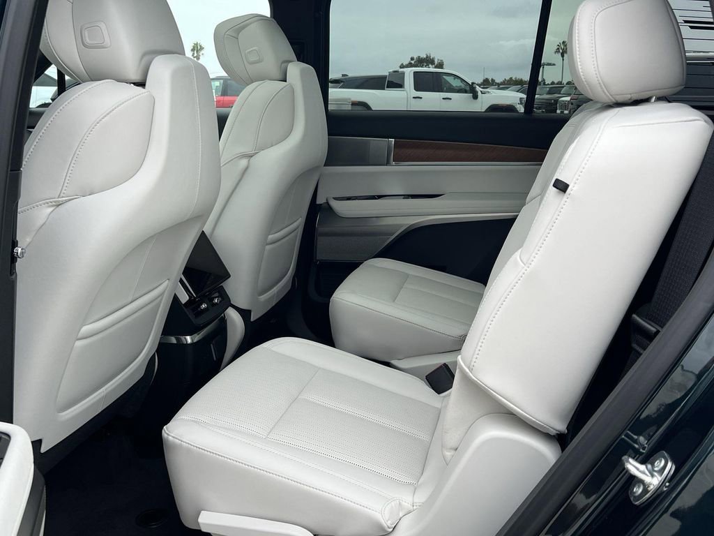 New 2026 Cadillac Vistiq Luxury image 28