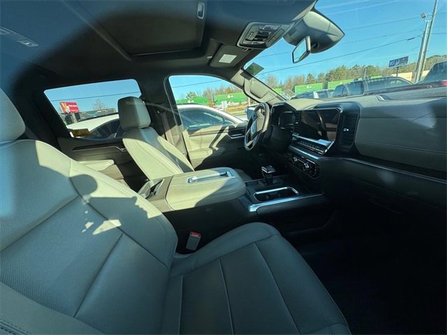 Used 2022 GMC Sierra 1500 SLT w/ SLT Premium Plus Package image 3