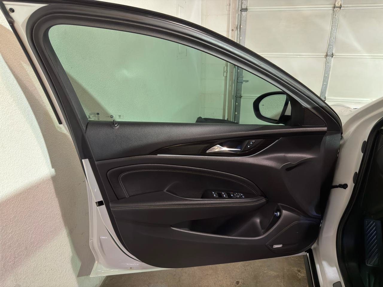 Used 2018 Buick Regal Essence w/ Driver Confidence Package #1 AWD/4WD image 9