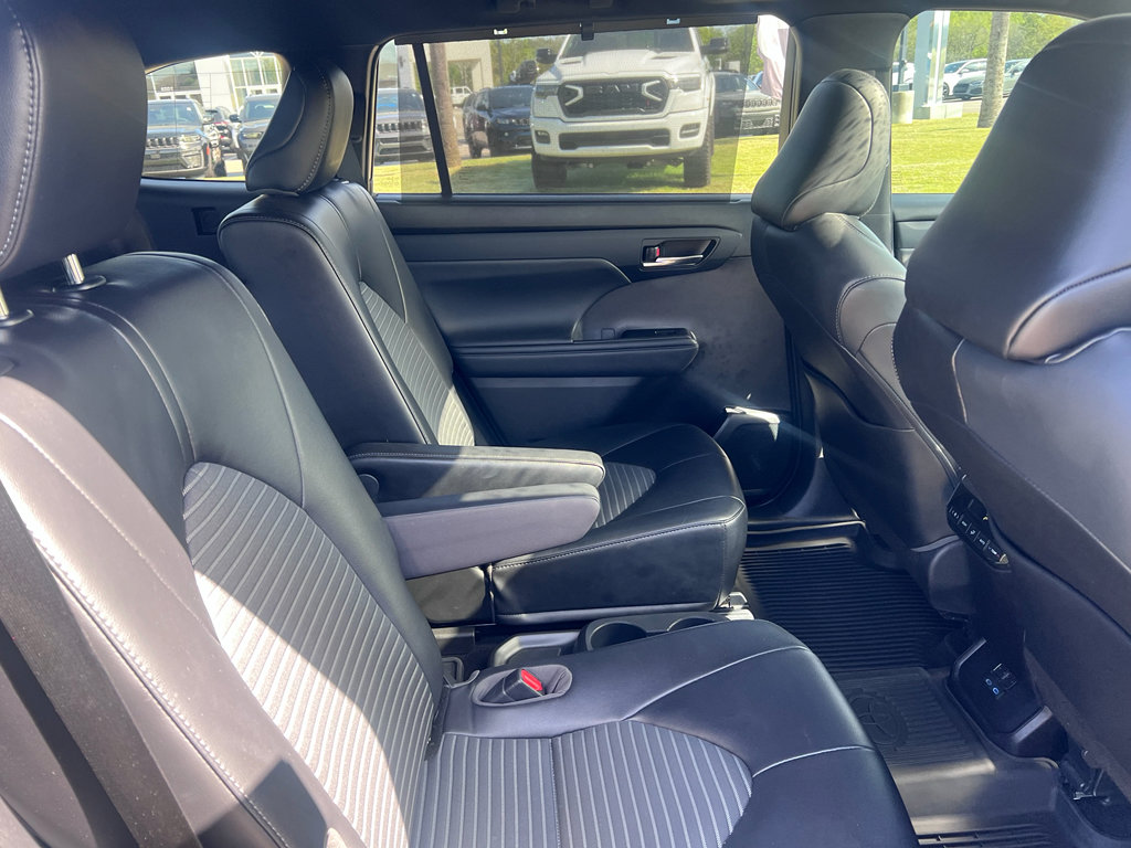 Used 2022 Toyota Highlander XSE image 9
