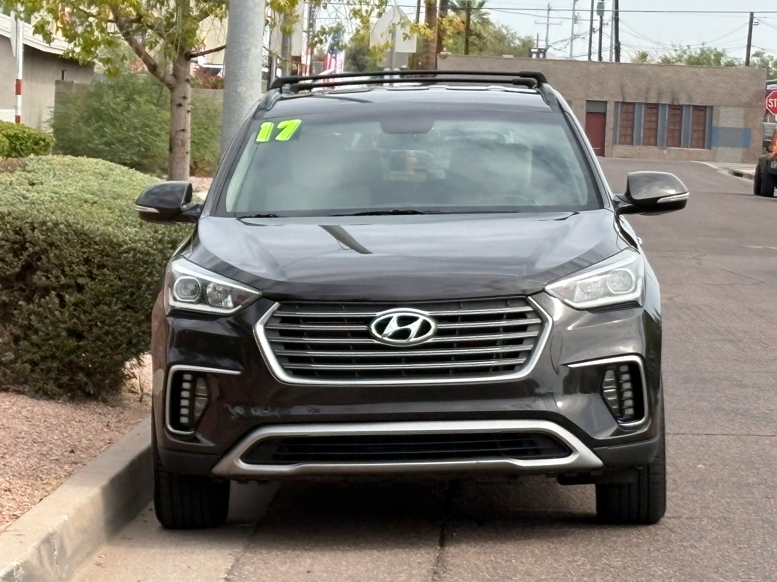 Used 2017 Hyundai Santa Fe Limited FWD image 2