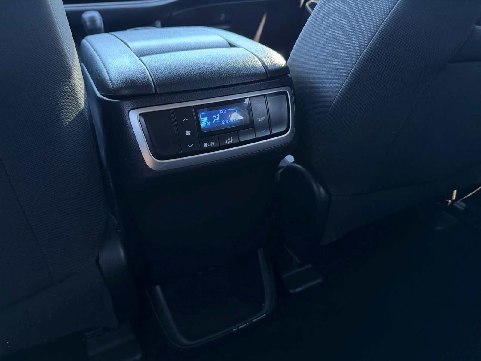 Used 2019 Toyota Highlander LE FWD image 21