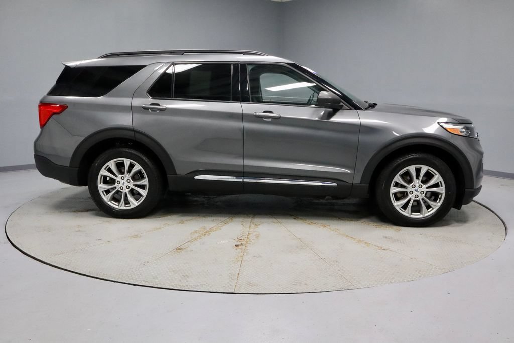 Certified 2023 Ford Explorer XLT w/ Equipment Group 202A AWD/4WD image 25