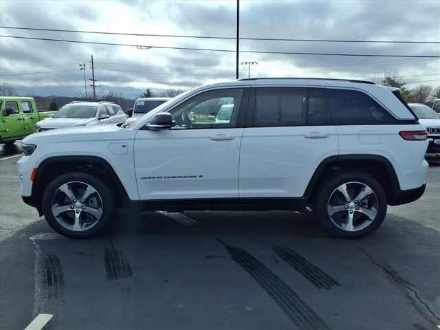 Used 2023 Jeep Grand Cherokee 4WD 4xe w/ Luxury Tech Group II image 4