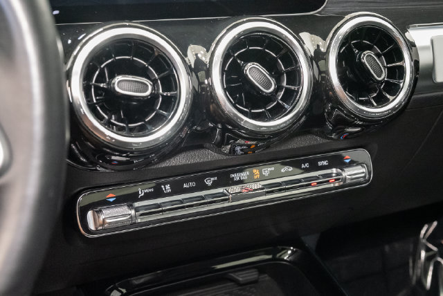 Used 2020 Mercedes-Benz GLB 250 4MATIC image 19