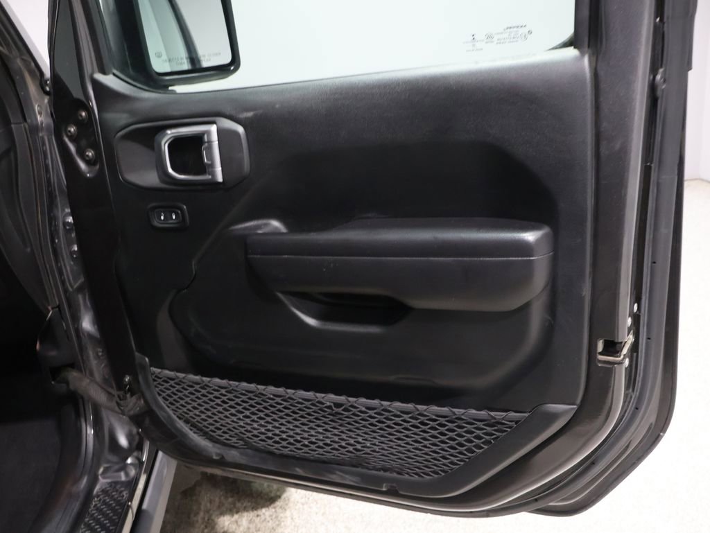 Used 2021 Jeep Gladiator Willys image 22