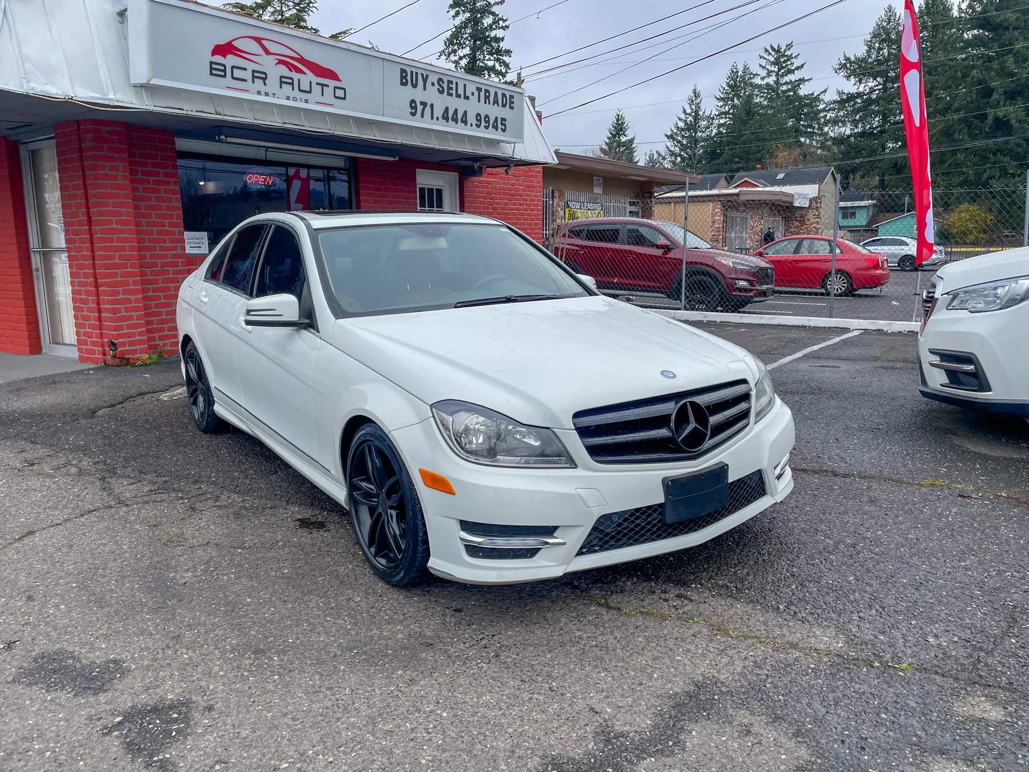 Used 2012 Mercedes-Benz C 300 4MATIC Sedan image 4