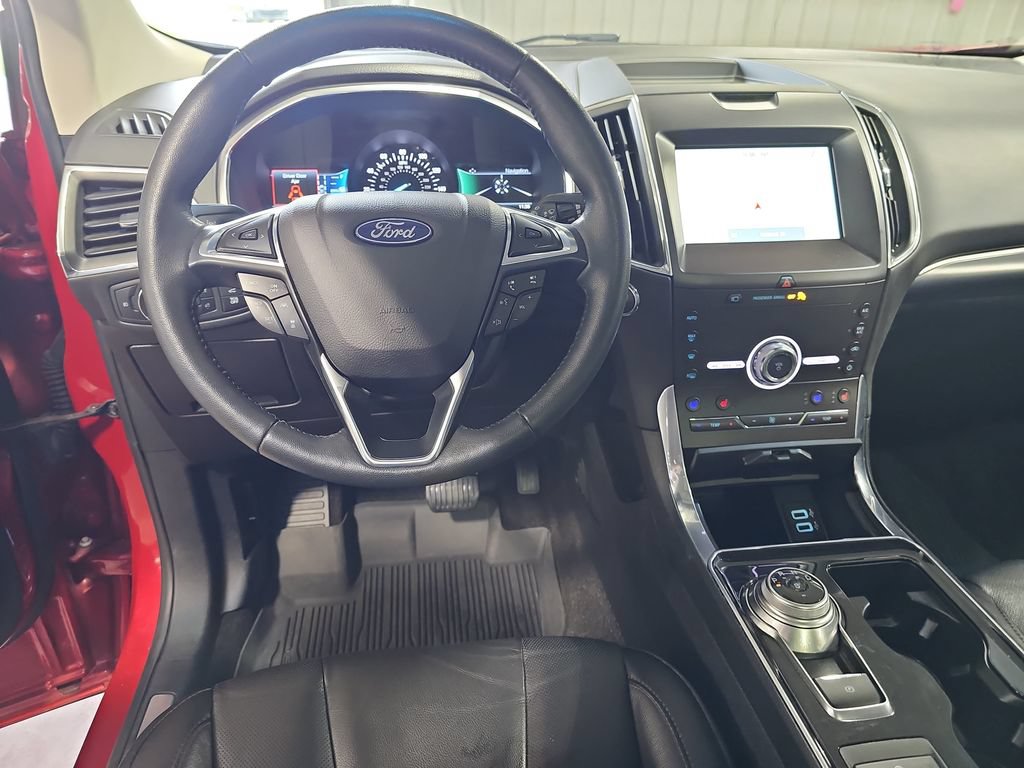 Used 2020 Ford Edge Titanium w/ Equipment Group 301A AWD/4WD image 16