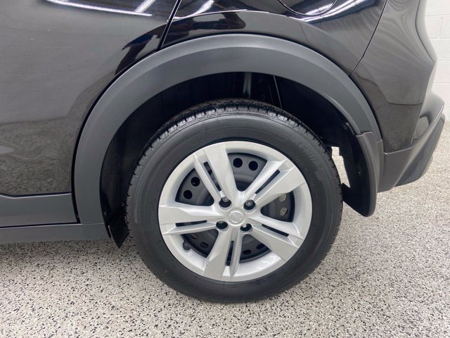 Used 2023 Nissan Kicks S FWD image 7