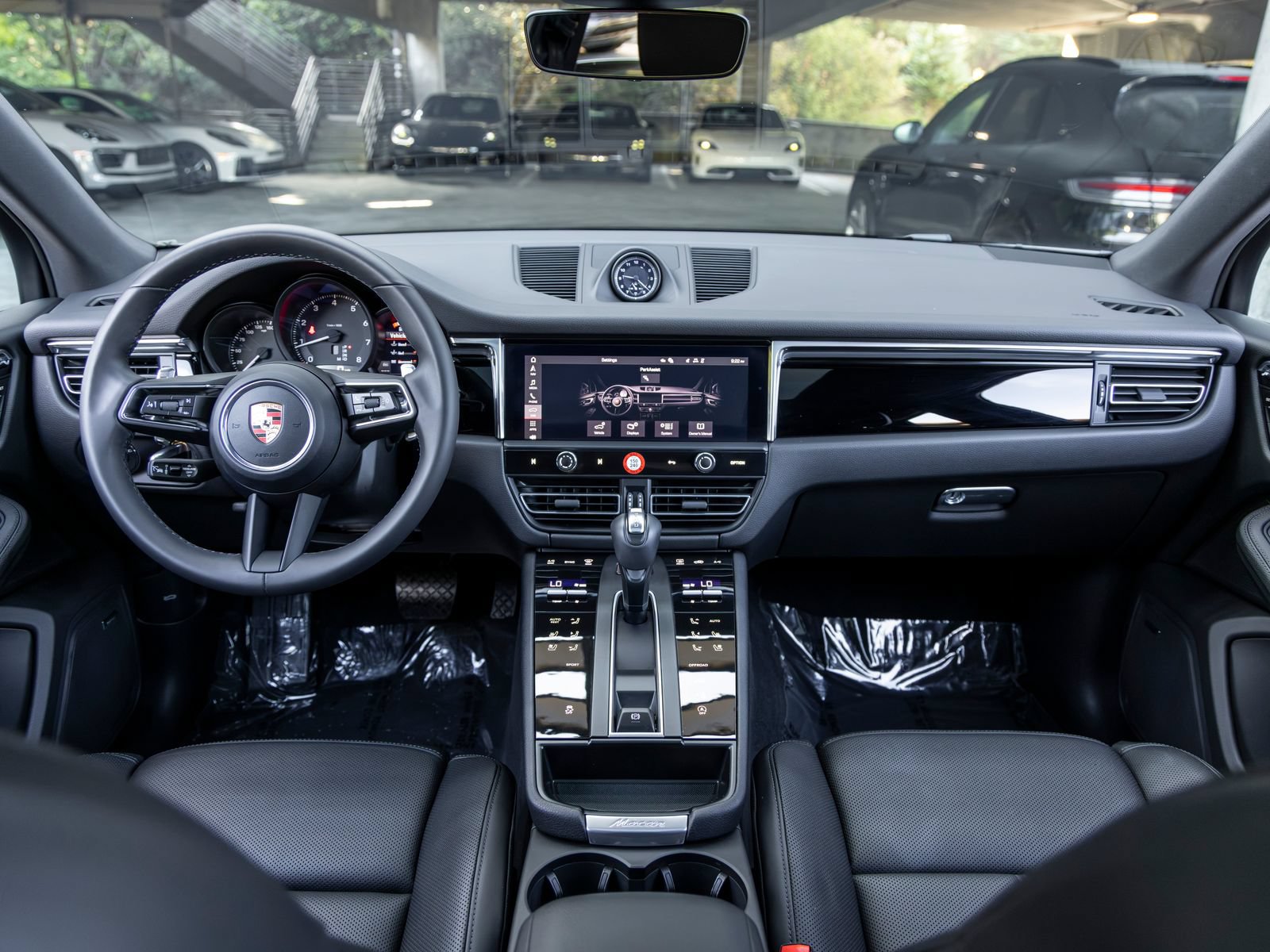 Certified 2026 Porsche Macan AWD/4WD image 35