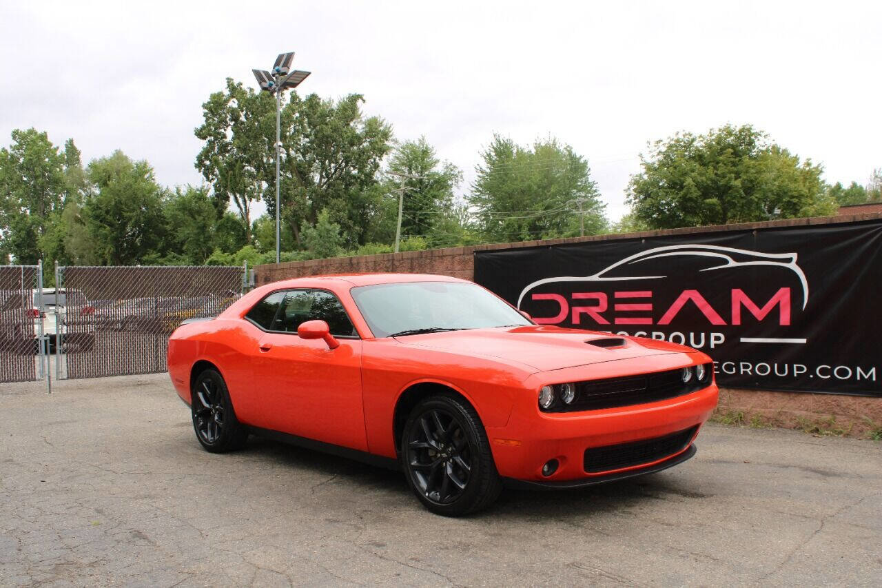 Used 2022 Dodge Challenger SXT w/ Blacktop Package image 2