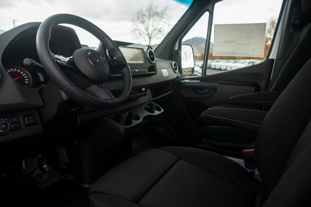 New 2025 Mercedes-Benz Sprinter 4500 image 32