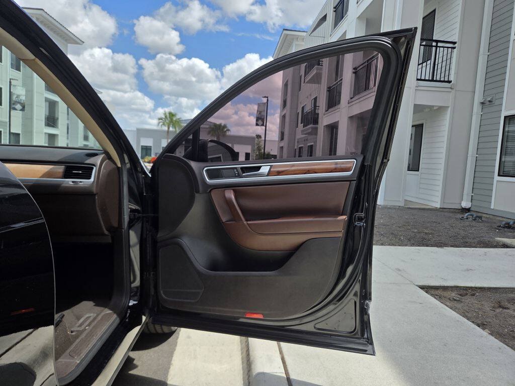 Used 2011 Volkswagen Touareg VR6 AWD/4WD image 44
