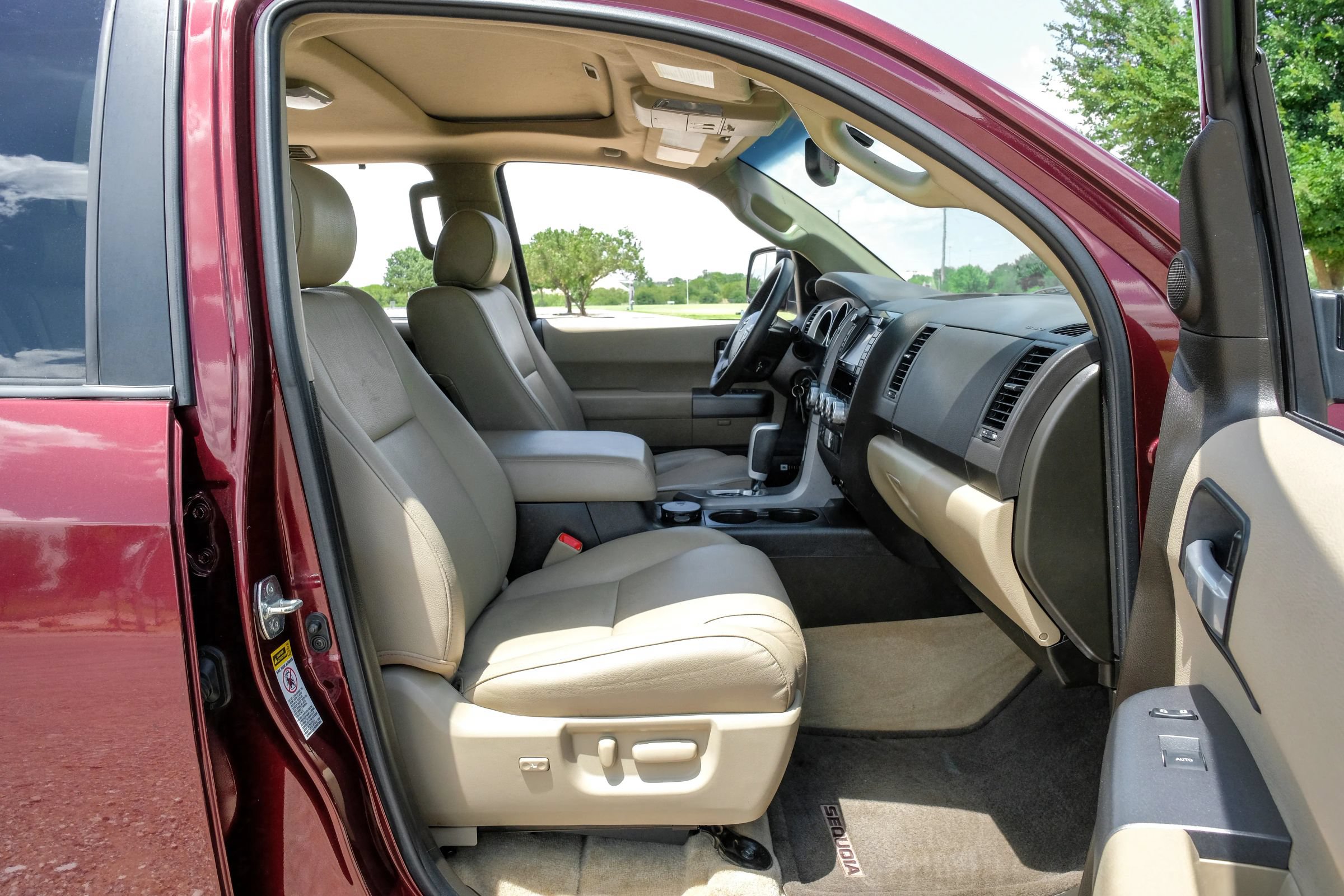 Used 2011 Toyota Sequoia Limited RWD image 27