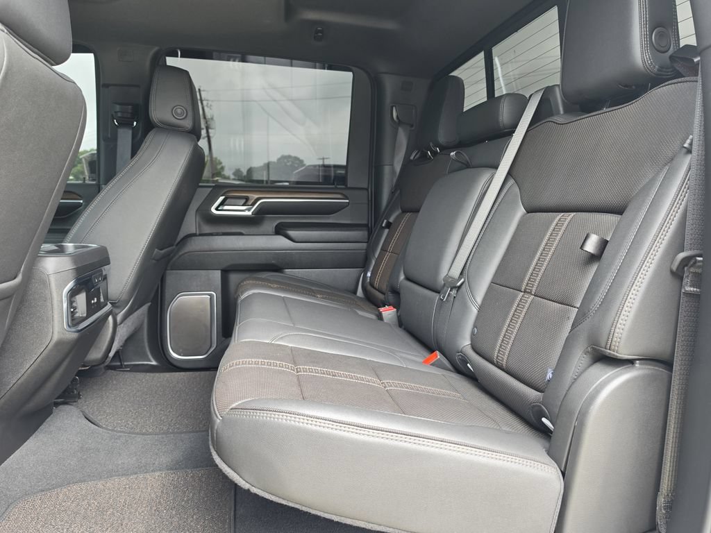 Used 2024 Chevrolet Silverado 3500 High Country w/ Technology Package AWD/4WD image 20