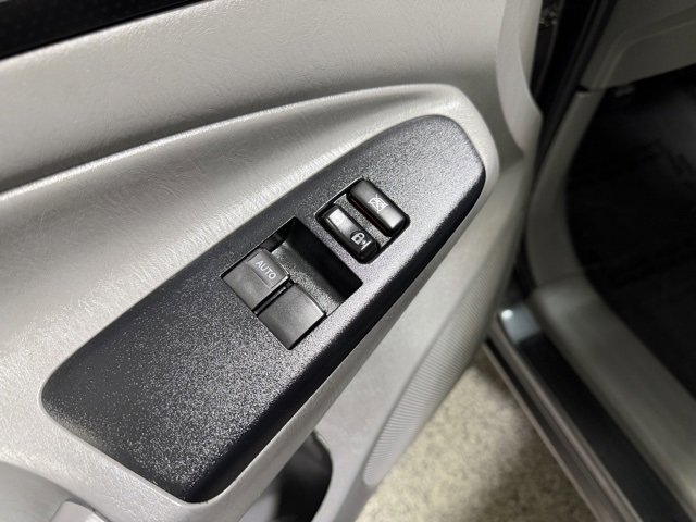 Used 2015 Toyota Tacoma 4x4 Access Cab V6 w/ TRD Off-Road Package image 17