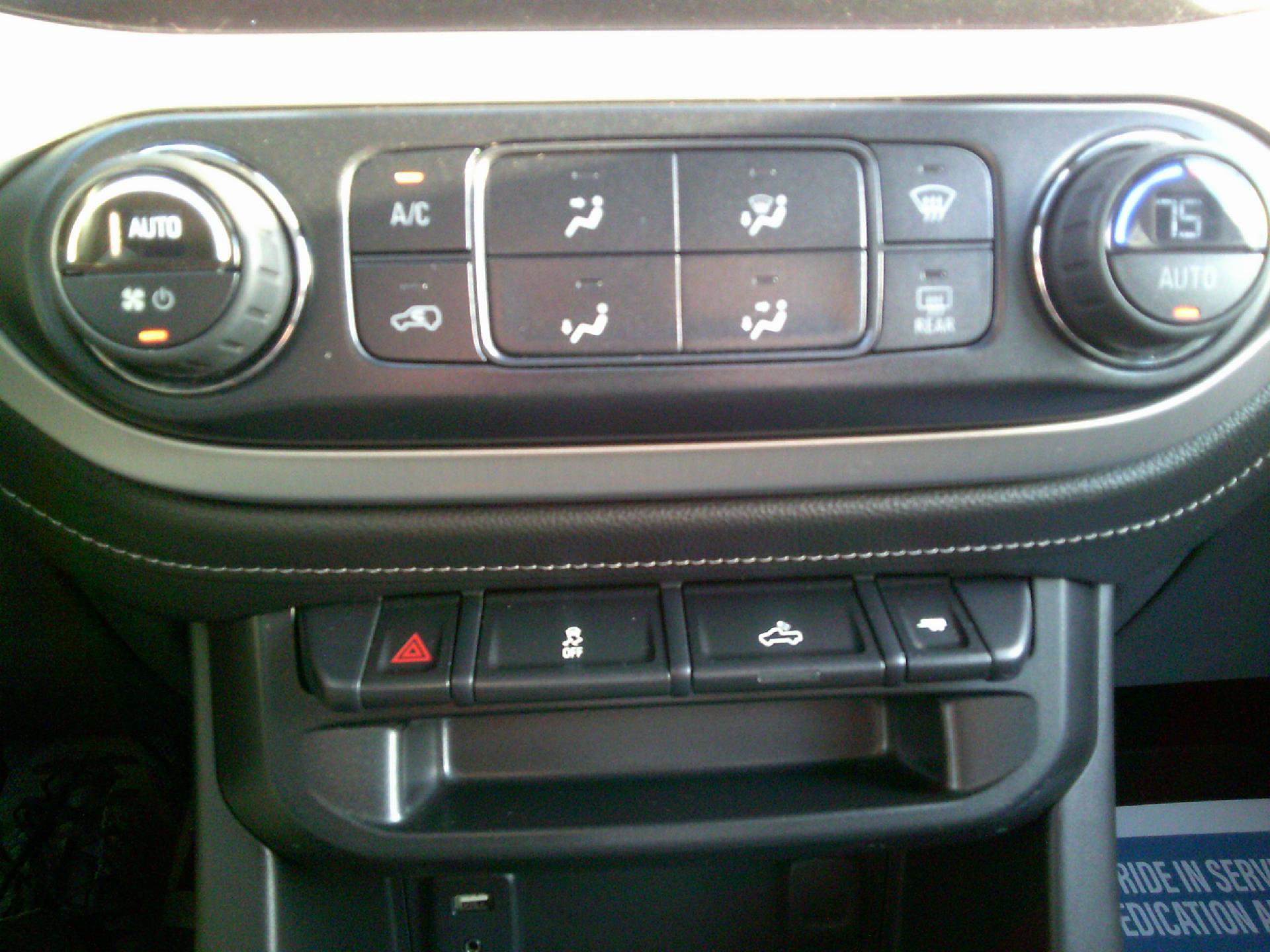 Used 2016 GMC Canyon SLE w/ SLE Convenience Package image 17