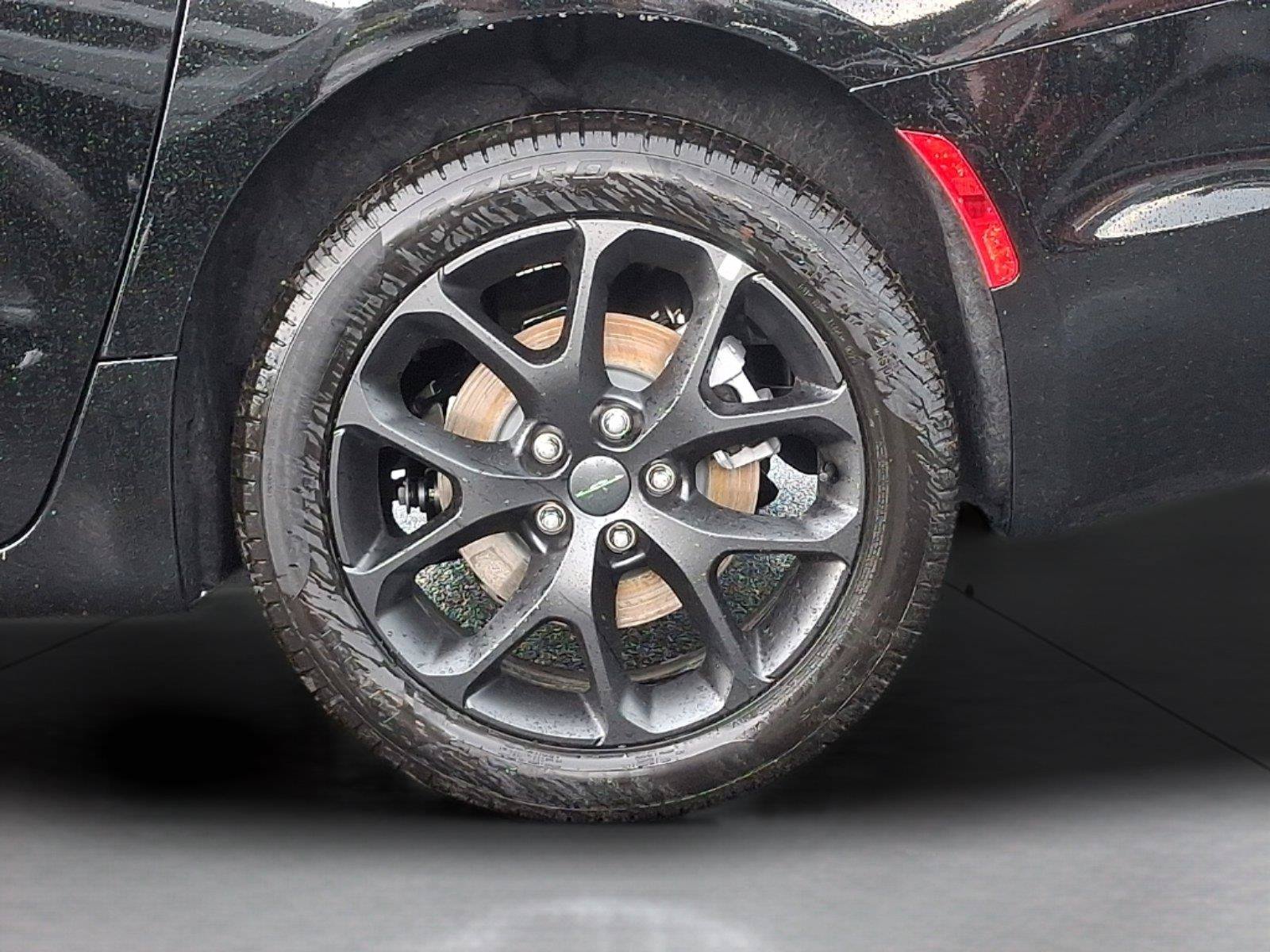New 2027 Chrysler Pacifica Limited AWD/4WD image 18