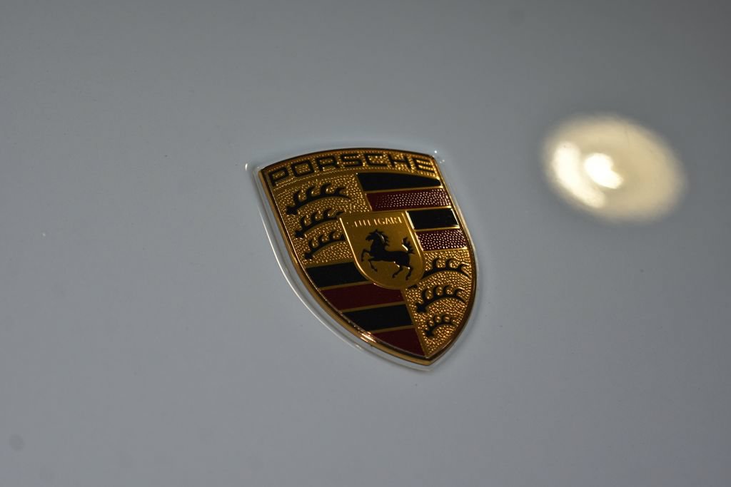 Certified 2025 Porsche Macan AWD/4WD image 26