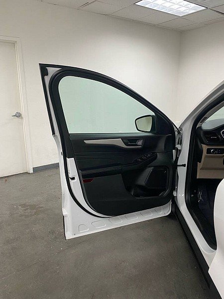 Used 2022 Ford Escape SE image 9