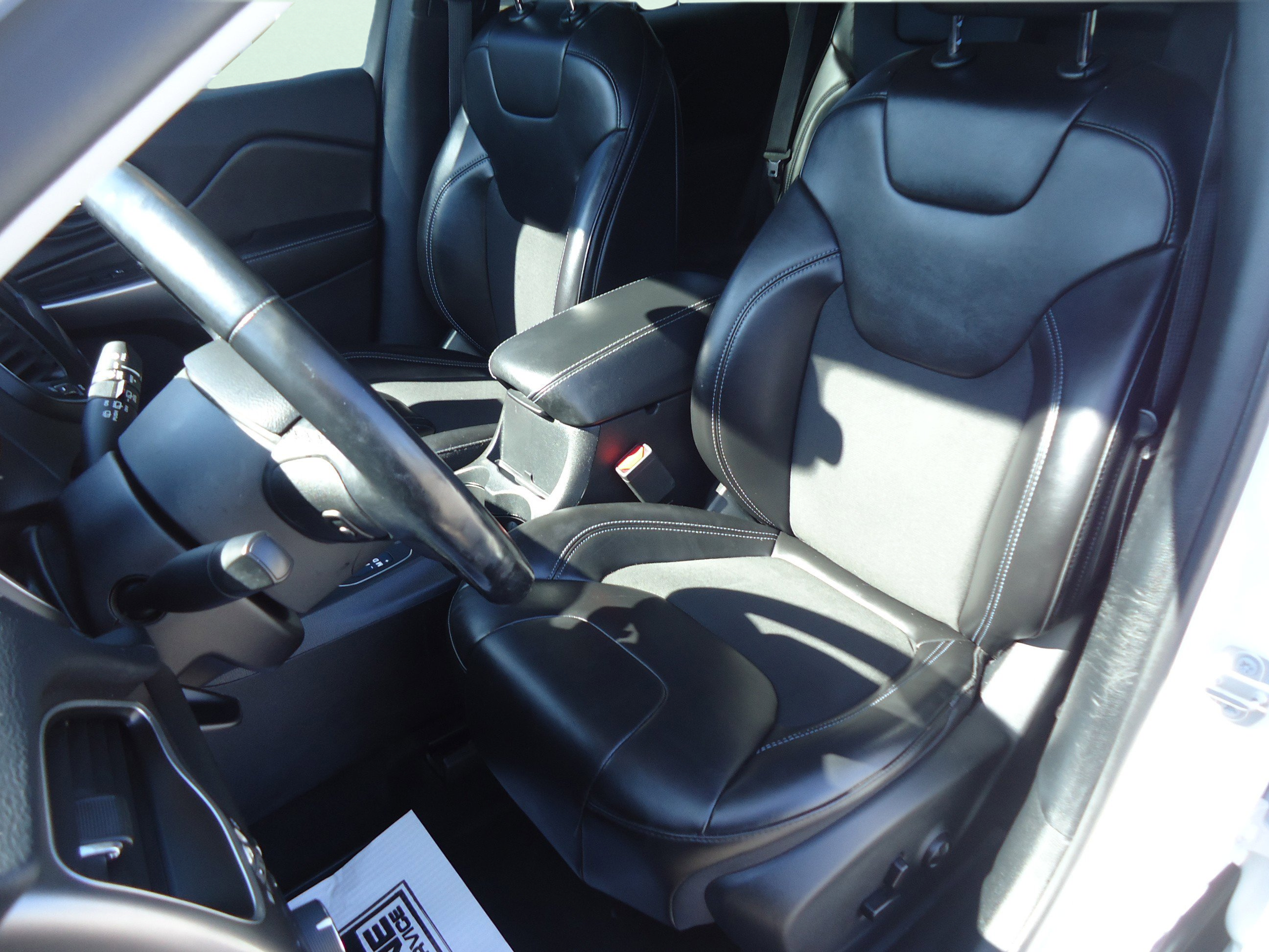 Used 2020 Jeep Cherokee Latitude Plus w/ Cold Weather Group AWD/4WD image 24