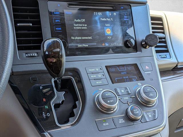 Used 2017 Toyota Sienna XLE AWD/4WD image 5