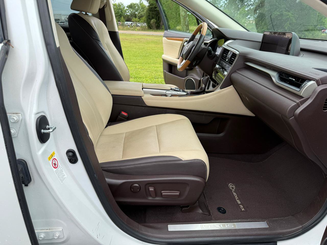 Used 2019 Lexus RX 350 FWD w/ Navigation Package image 18