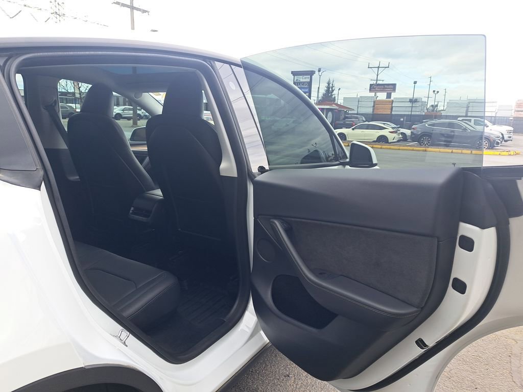 Used 2023 Tesla Model Y Long Range image 14