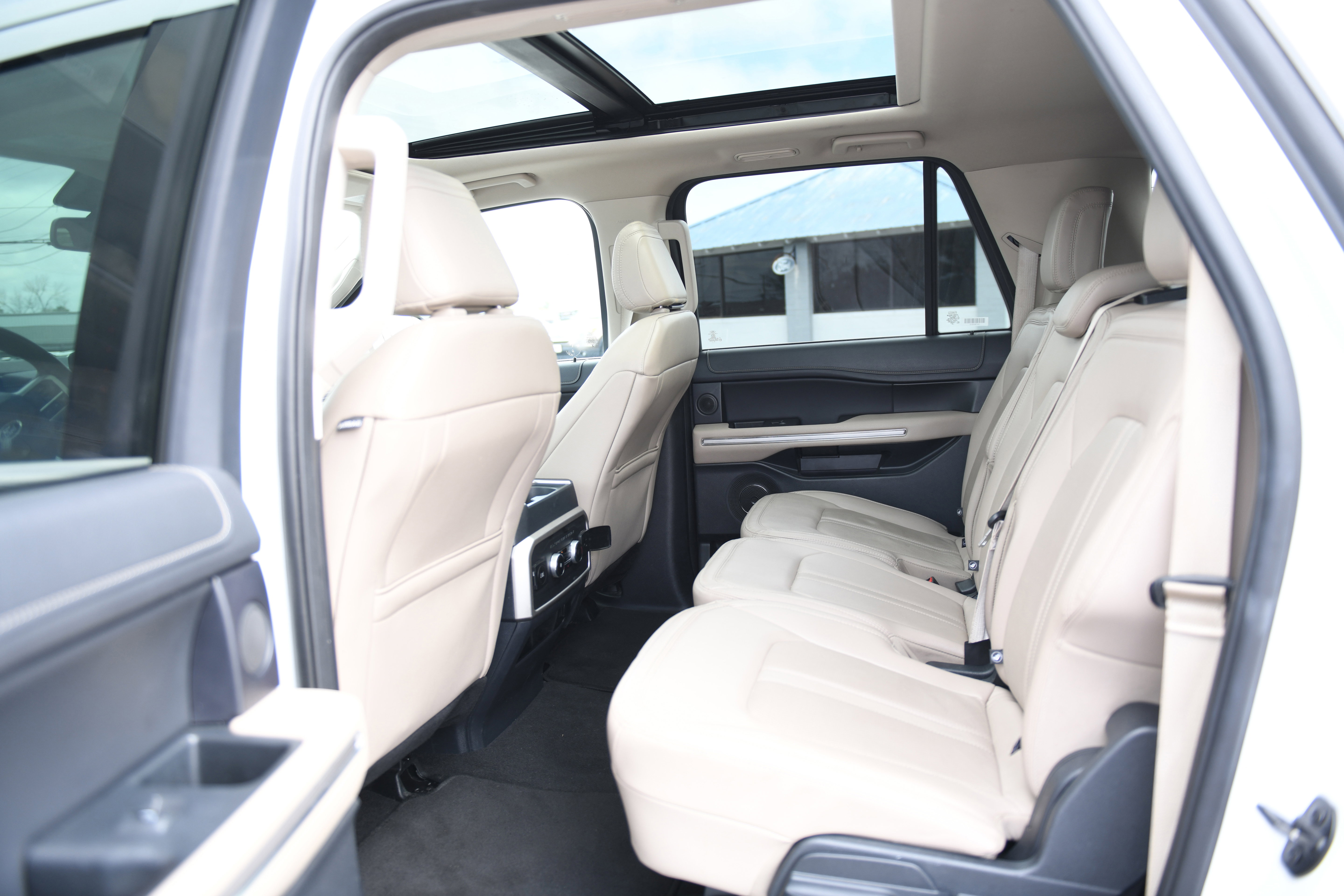 Used 2024 Ford Expedition Max Limited image 14