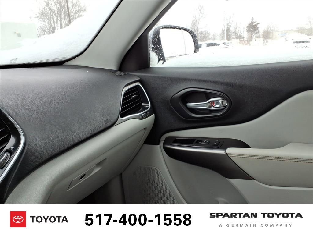 Used 2019 Jeep Cherokee Limited w/ Technology Group image 22